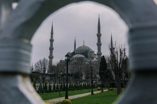 Diyanet İşleri Başkanlığı’nın Son Hutbesinde: Anayasa, Laiklik ve Hukuk Devleti İlkelerine Göre Anayasal ve TCK Göre Suç İşlenmektedir